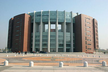 學(xué)海無(wú)涯 盤(pán)點(diǎn)內(nèi)地最美的50座大學(xué)圖書(shū)館 下