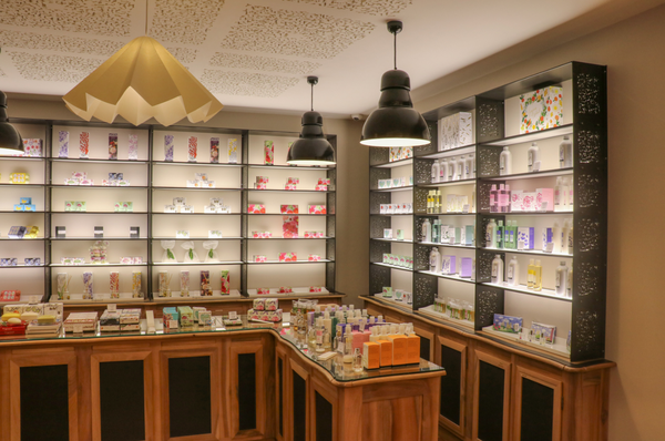 顛覆感官，重塑日常 Aesop「顛倒森林」新店，如何以空間敘事續寫品牌美學？